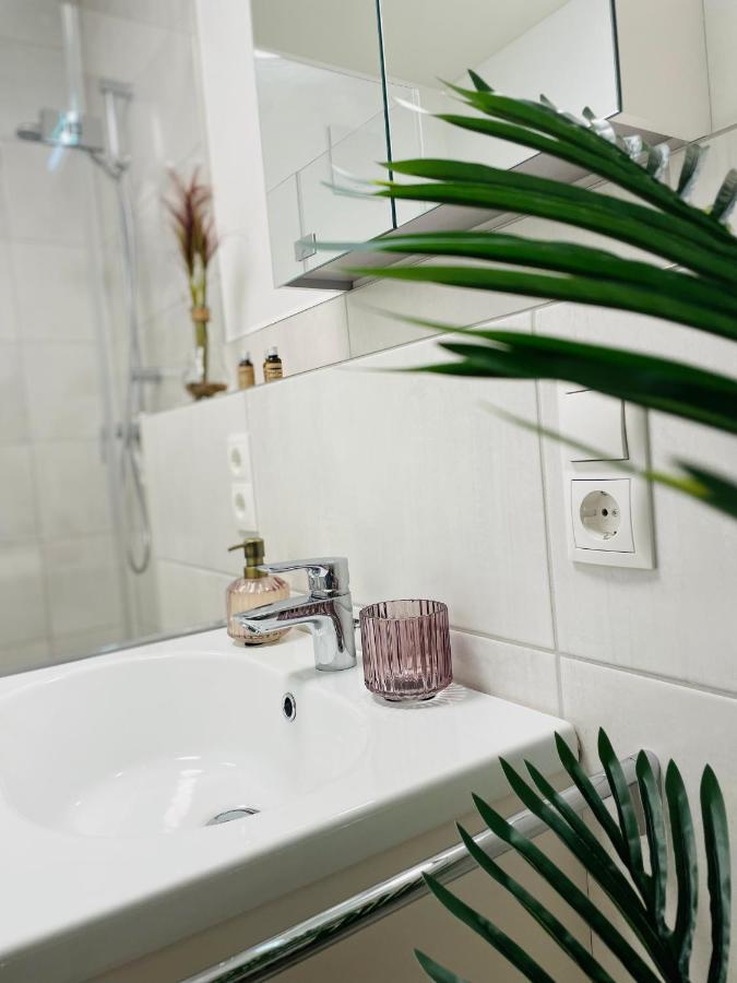 Klassen Stay - Exklusives Apartment Am Hbf - Kueche, Netflix, Kingsizebett Koblenz  Dış mekan fotoğraf